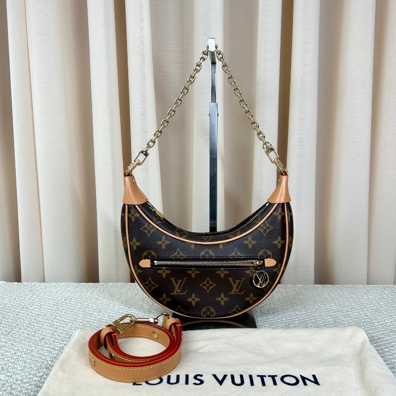 LV路易威登老花豌豆月亮包 老花配棕色邊框 金色鏈條裝飾 容量實用 日常百搭 可腋下背 斜挎 手提 單肩多種背法隨心切換-1