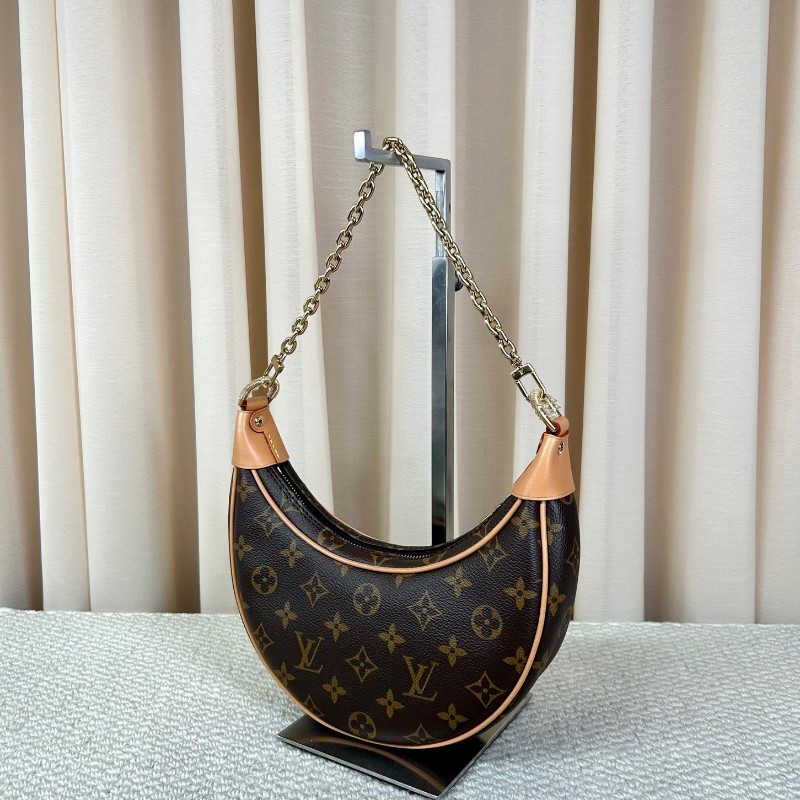 LV路易威登老花豌豆月亮包 老花配棕色邊框 金色鏈條裝飾 容量實用 日常百搭 可腋下背 斜挎 手提 單肩多種背法隨心切換-3