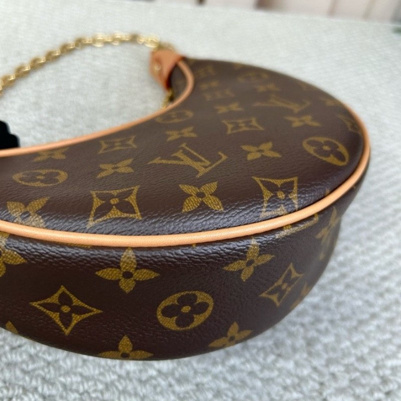 LV路易威登老花豌豆月亮包 老花配棕色邊框 金色鏈條裝飾 容量實用 日常百搭 可腋下背 斜挎 手提 單肩多種背法隨心切換-9