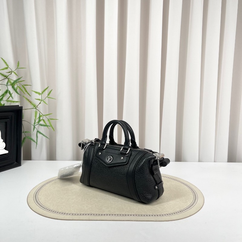 LV路易威登 晶片款 biker黑銀機車包 很適合日常輕便攜帶 融合了柔韌性與優雅風格-3