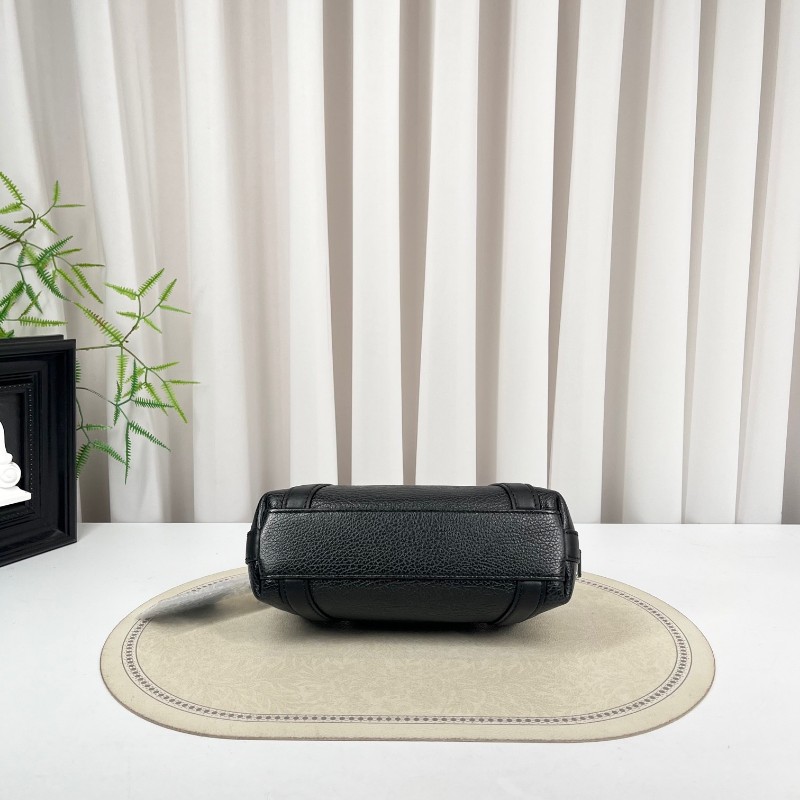 LV路易威登 晶片款 biker黑銀機車包 很適合日常輕便攜帶 融合了柔韌性與優雅風格-4