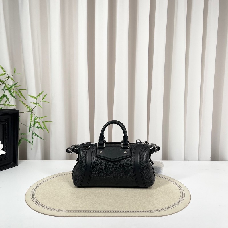 LV路易威登 晶片款 biker黑銀機車包 很適合日常輕便攜帶 融合了柔韌性與優雅風格-6