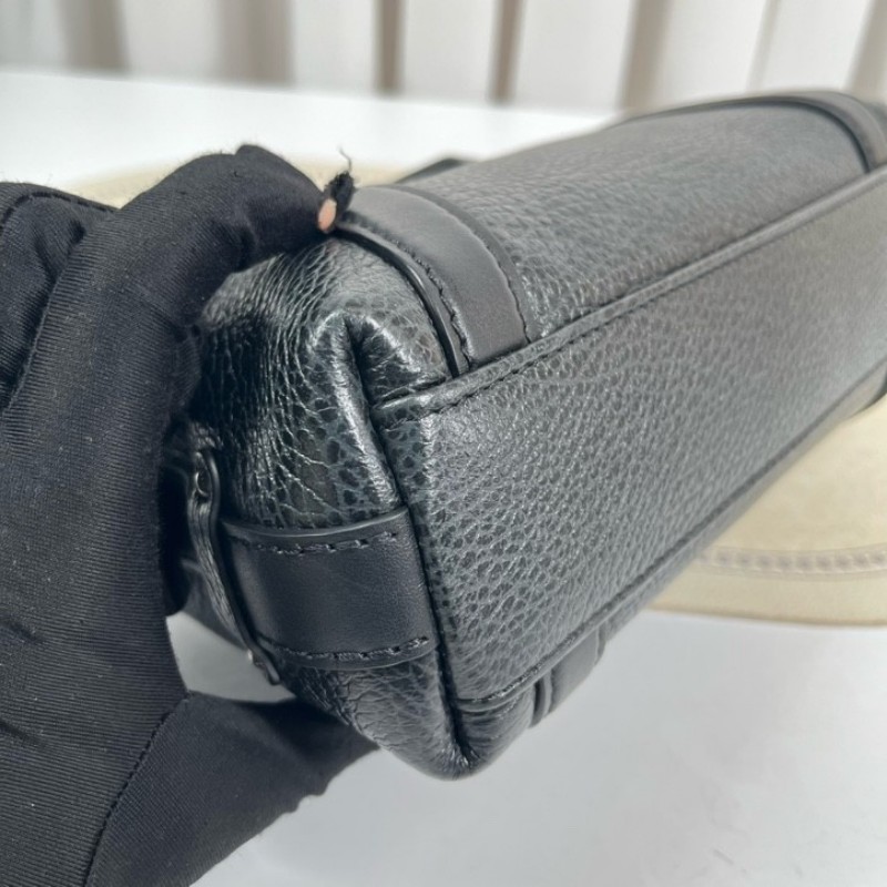 LV路易威登 晶片款 biker黑銀機車包 很適合日常輕便攜帶 融合了柔韌性與優雅風格-7