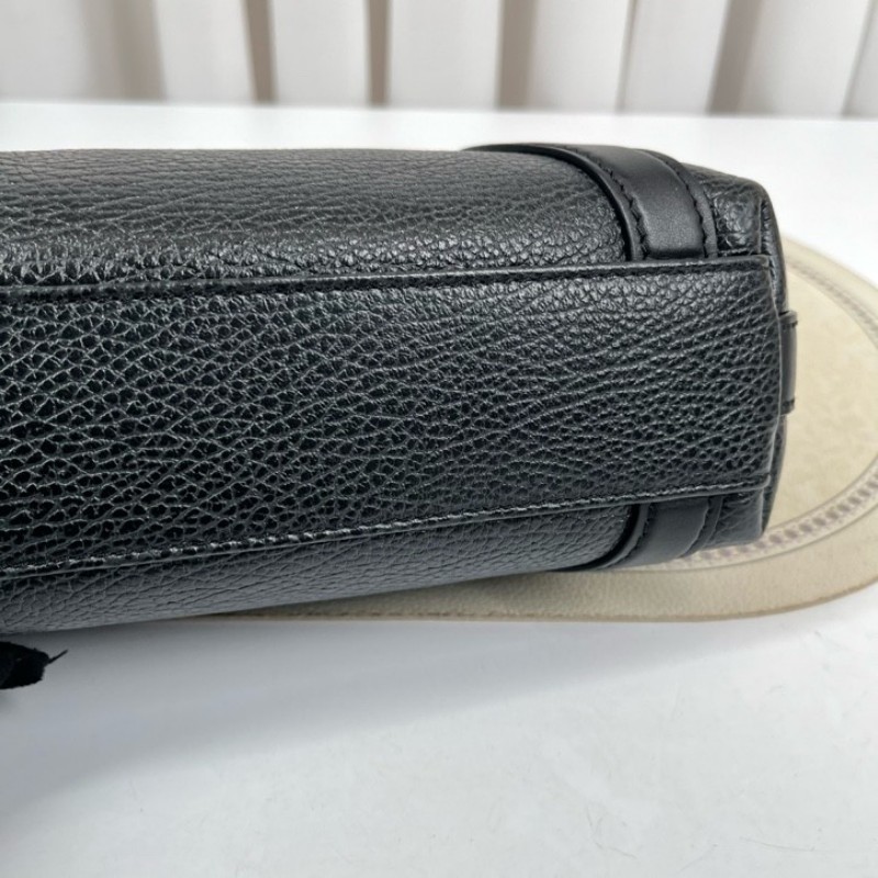 LV路易威登 晶片款 biker黑銀機車包 很適合日常輕便攜帶 融合了柔韌性與優雅風格-8