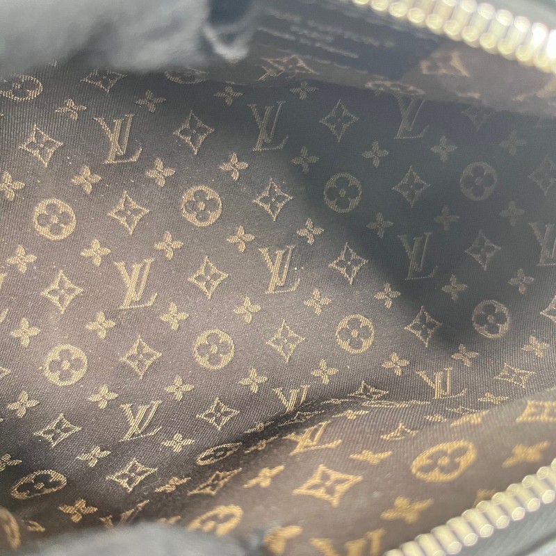 LV路易威登 晶片款 biker黑銀機車包 很適合日常輕便攜帶 融合了柔韌性與優雅風格-14