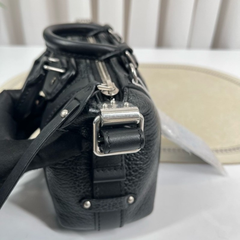 LV路易威登 晶片款 biker黑銀機車包 很適合日常輕便攜帶 融合了柔韌性與優雅風格-17