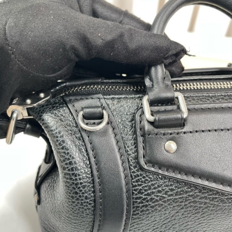 LV路易威登 晶片款 biker黑銀機車包 很適合日常輕便攜帶 融合了柔韌性與優雅風格-20