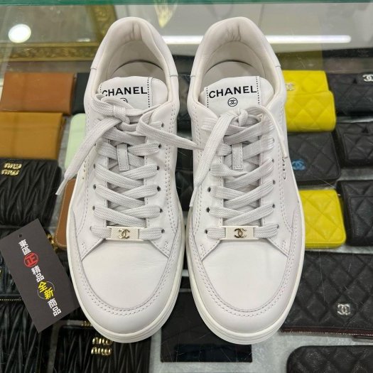東區正精品㊣CHANEL G45085 全新香奈兒白色小牛皮金色雙C休閒鞋運動鞋球鞋 38號 RZ6300-0