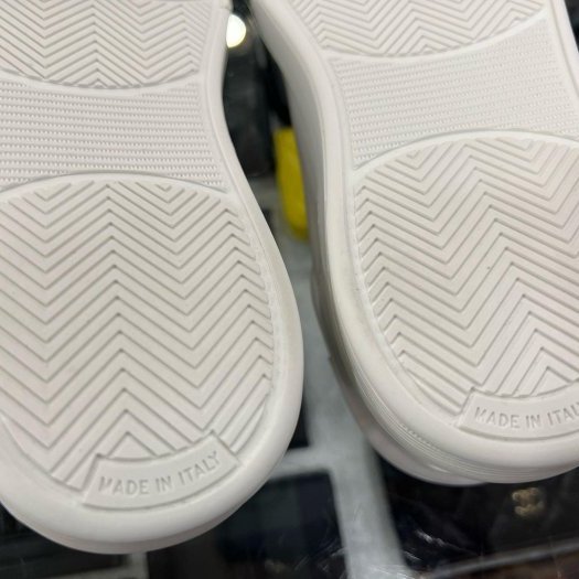 東區正精品㊣CHANEL G45085 全新香奈兒白色小牛皮金色雙C休閒鞋運動鞋球鞋 38號 RZ6300-9