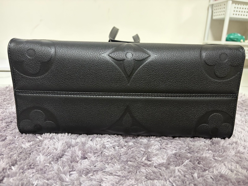 LV on the go M-12