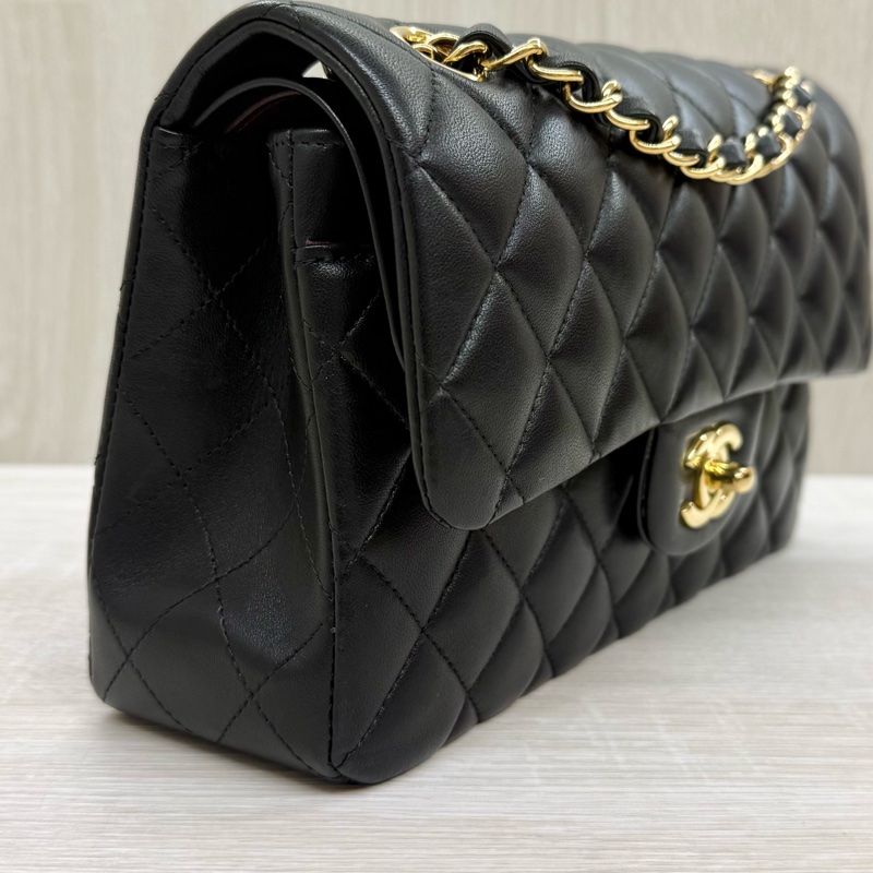 Chaenl 絕對主場✨黑金羊皮COCO23 /A01113-22