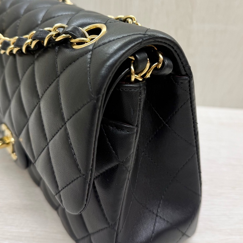 Chaenl 絕對主場✨黑金羊皮COCO23 /A01113-24