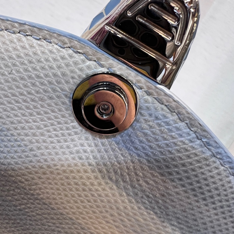 Bvlgari 白藍漸層水蛇皮水藍琺瑯蛇頭下蓋手提肩背包-12