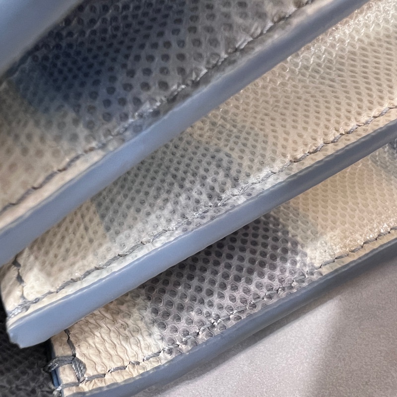 Bvlgari 白藍漸層水蛇皮水藍琺瑯蛇頭下蓋手提肩背包-22