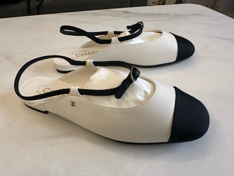 Chanel 後繫帶雙色瑪麗珍鞋-1