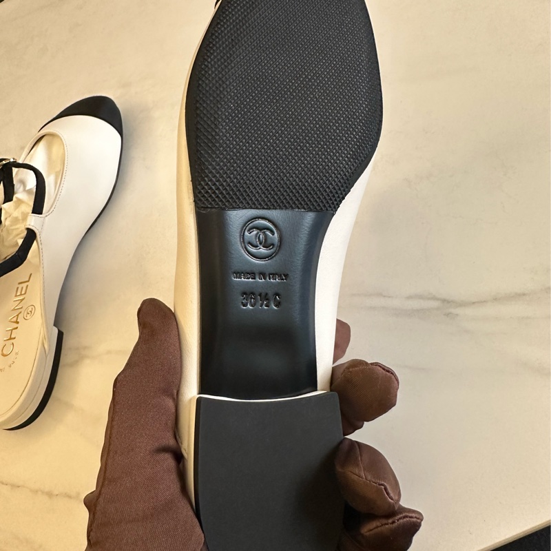 Chanel 後繫帶雙色瑪麗珍鞋-6