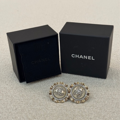 Chanel  太陽花耳針