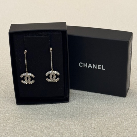 Chanel  雙C垂吊水鑽款耳針