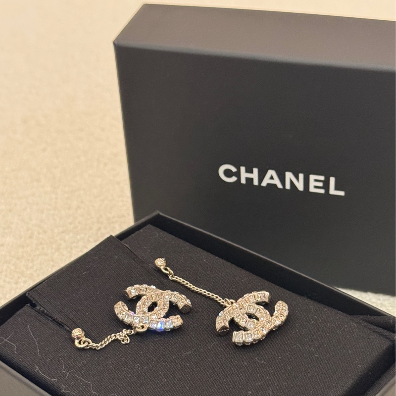 Chanel 雙C垂吊水鑽款耳針-4