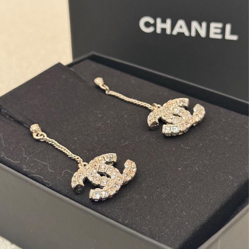 Chanel 雙C垂吊水鑽款耳針-5