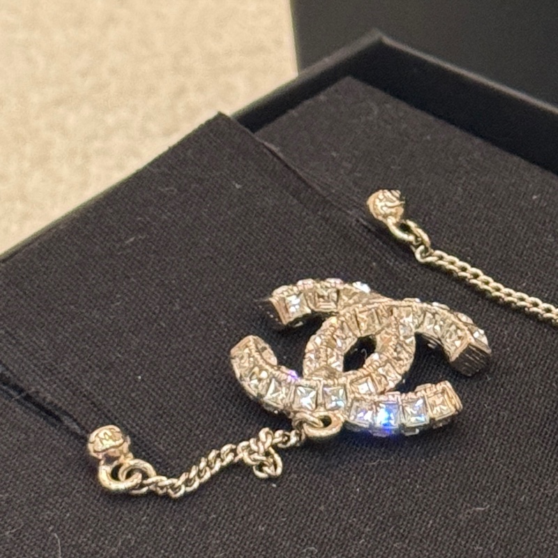 Chanel 雙C垂吊水鑽款耳針-8