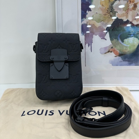 LV 路易威登 s-lock vertical 磁吸扣 手機包 全皮 黑花 晶片