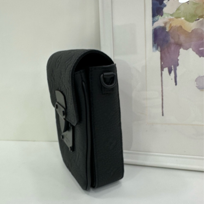 LV 路易威登 s-lock vertical 磁吸扣 手機包 全皮 黑花 晶片-4