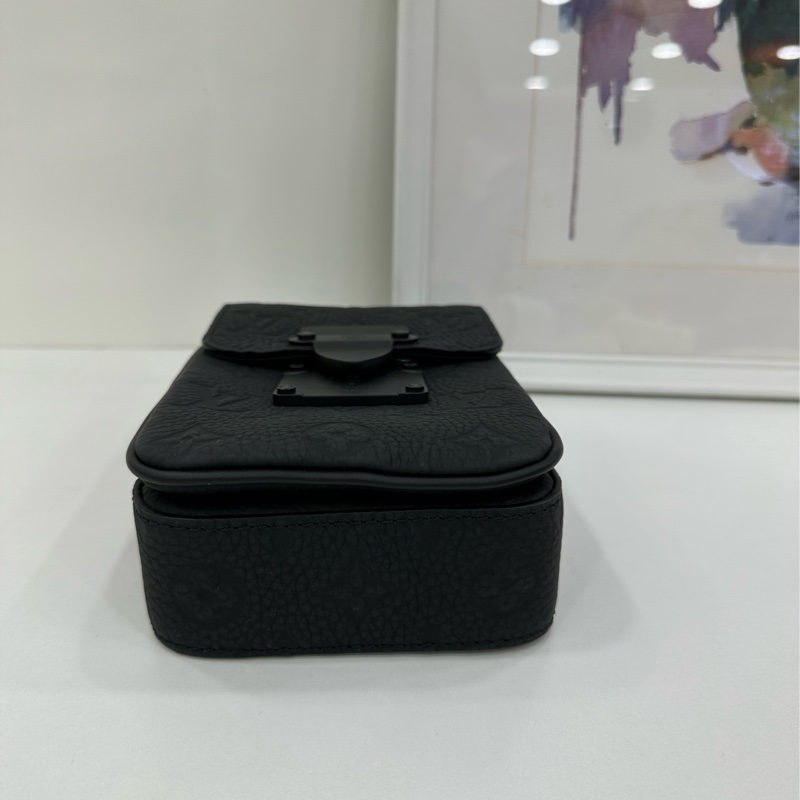 LV 路易威登 s-lock vertical 磁吸扣 手機包 全皮 黑花 晶片-5