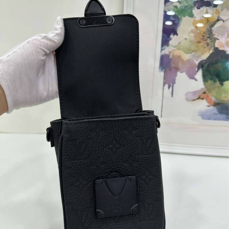 LV 路易威登 s-lock vertical 磁吸扣 手機包 全皮 黑花 晶片-6