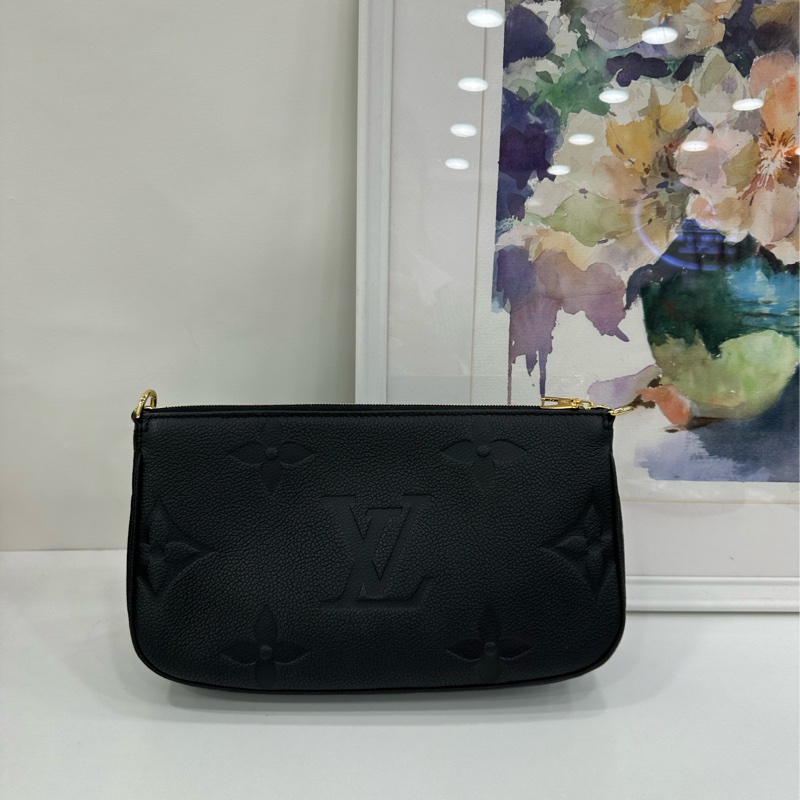 LV黑色老花粒面壓紋牛皮四合一晶片款-2