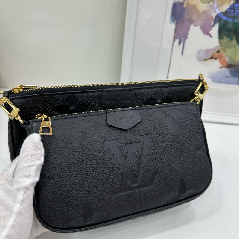 LV黑色老花粒面壓紋牛皮四合一晶片款-5