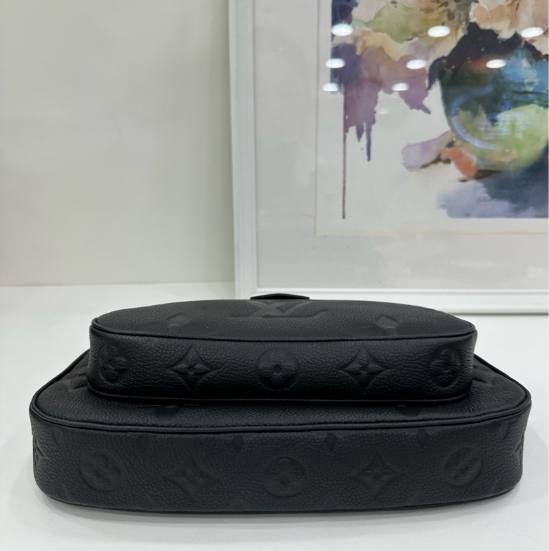 LV黑色老花粒面壓紋牛皮四合一晶片款-8