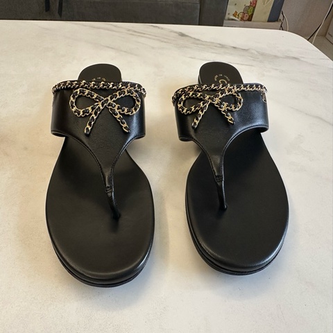 Chanel 蝴蝶結皮穿鍊人字拖鞋