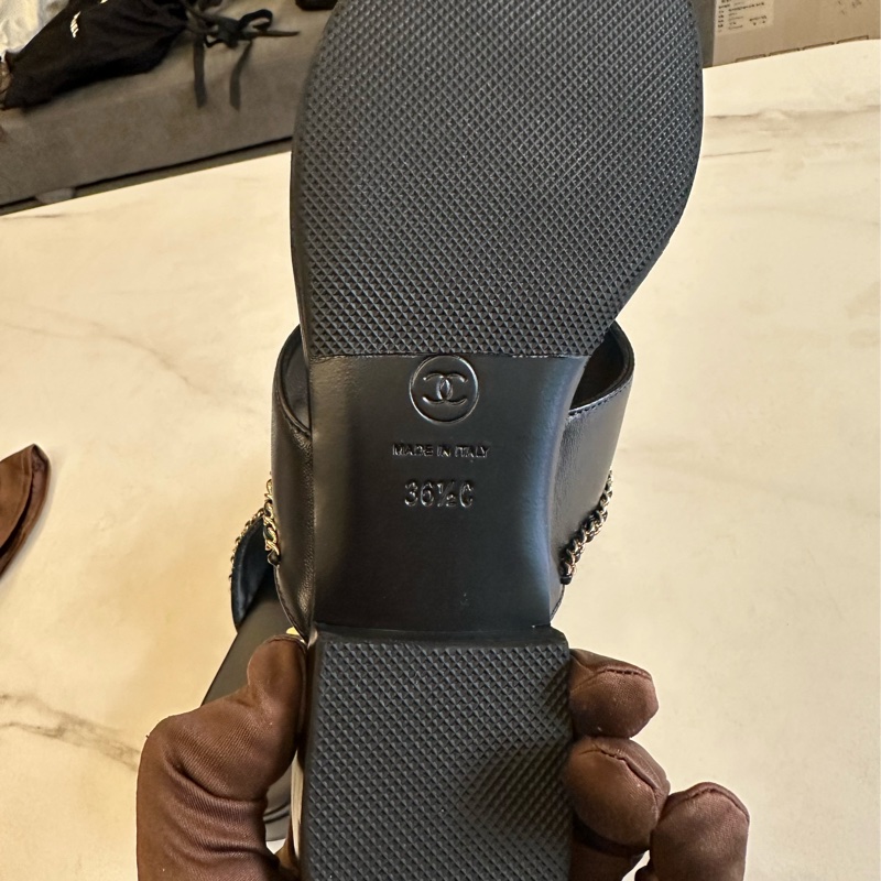 Chanel 蝴蝶結皮穿鍊人字拖鞋-6