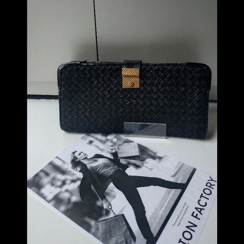 BV 金釦黑毛線編織大手拿包