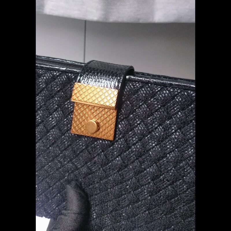 BV 金釦黑毛線編織大手拿包-6