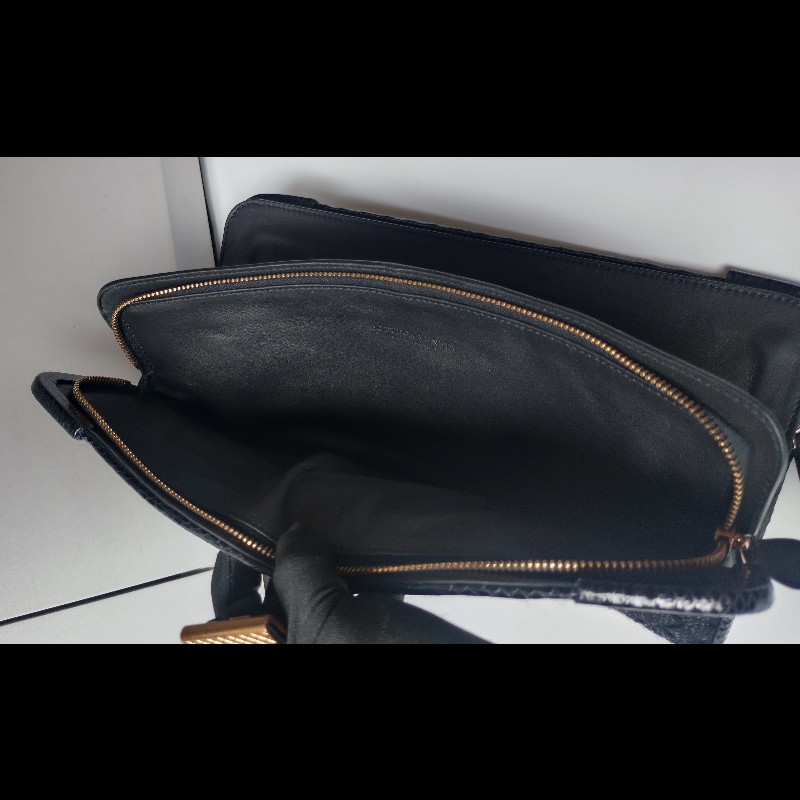 BV 金釦黑毛線編織大手拿包-21