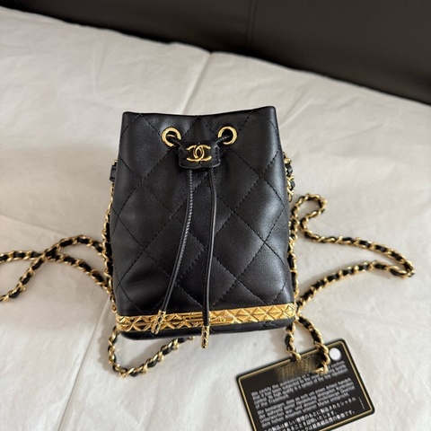 Chanel  香奈兒22S mini水桶包黑金二合一mini水桶、卡包