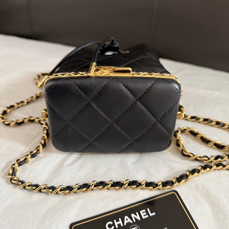 Chanel  香奈兒22smini水桶包黑金二合一mini水桶、卡包-1