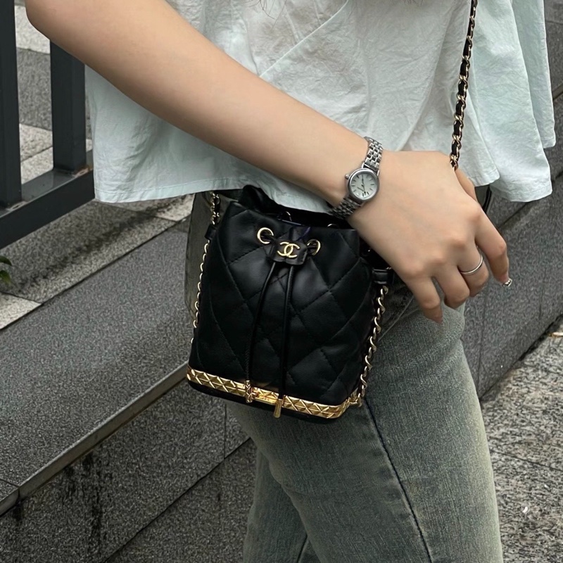 Chanel  香奈兒22smini水桶包黑金二合一mini水桶、卡包-8
