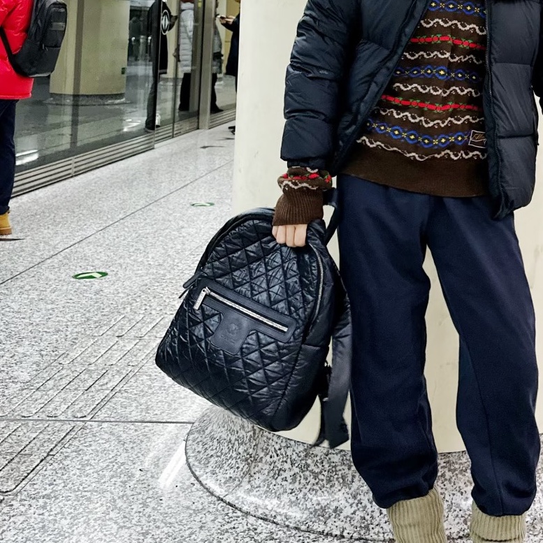 限時超低價😍99新🌟Chanel香奈兒全黑空氣後背包雙肩包書包-4