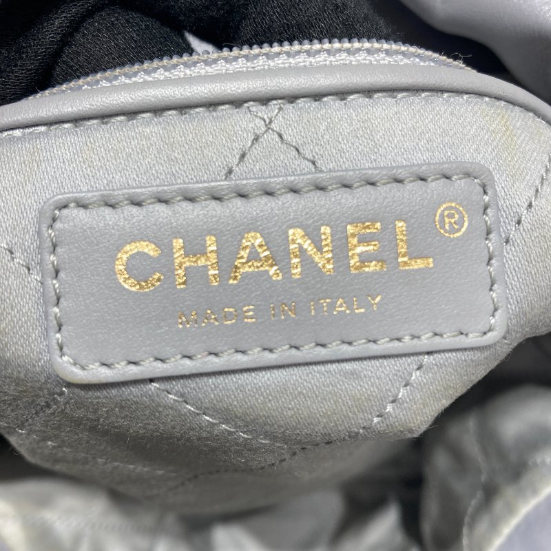 CHANEL 22 鏈條束口肩背包 小羊皮 灰藍色 金色金具-13