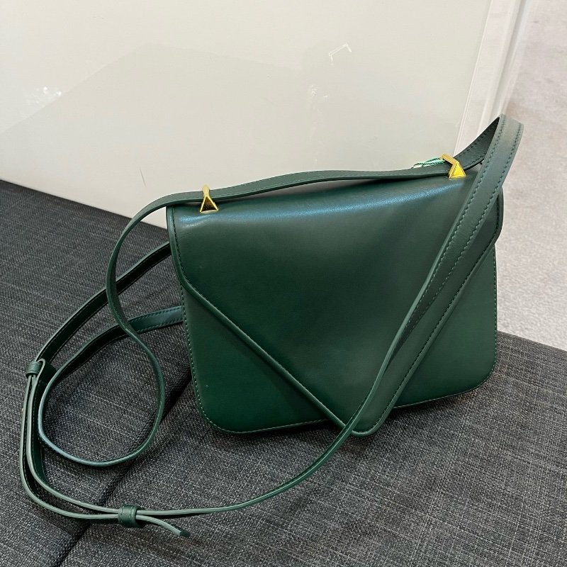 Bottega Veneta mount bag ( Green )-0
