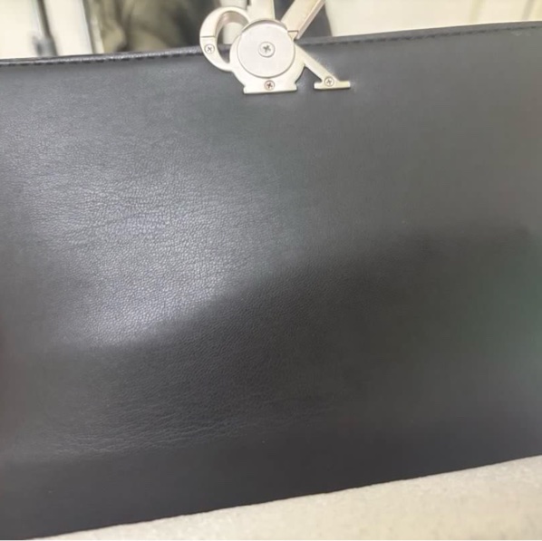 Calvin Klein CK 黑色翻蓋側背包-10