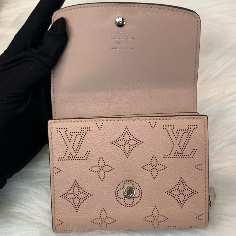 LV老花 Mono-Mahina Short Wallet 粉色短錢包-6