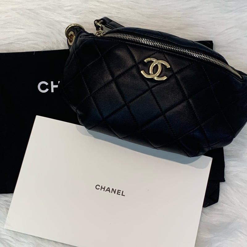 罕有風靡全球Chanel黑色小羊皮腰包-1