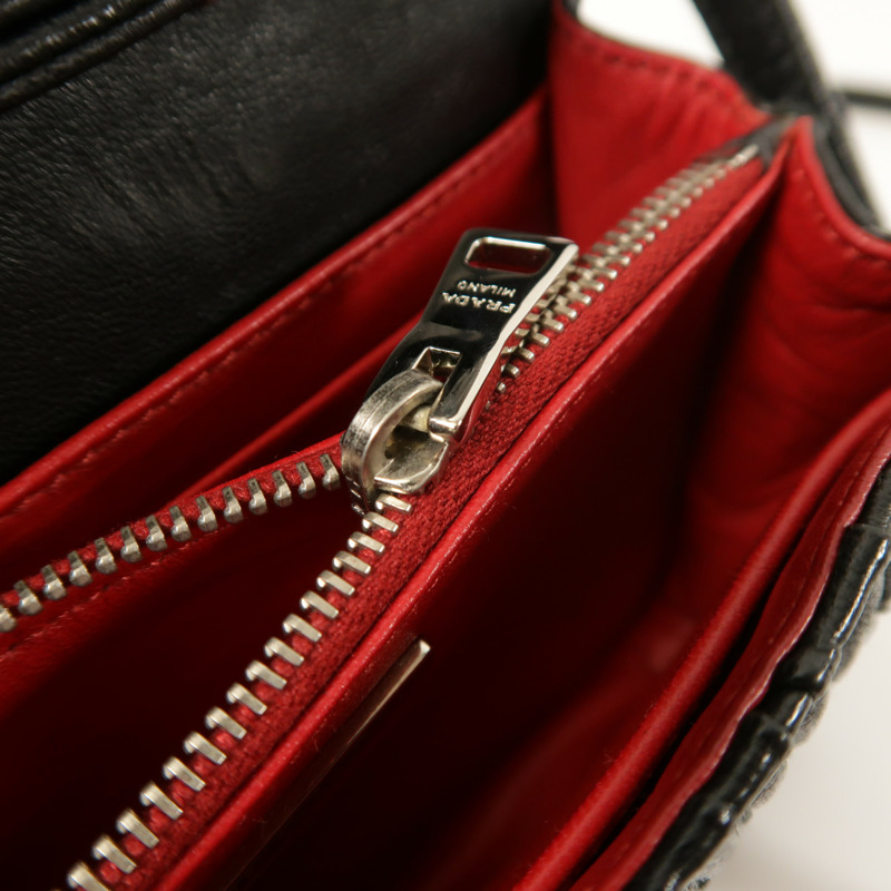 PRADA 牛皮皮革Shoulder銀扣肩背袋-19