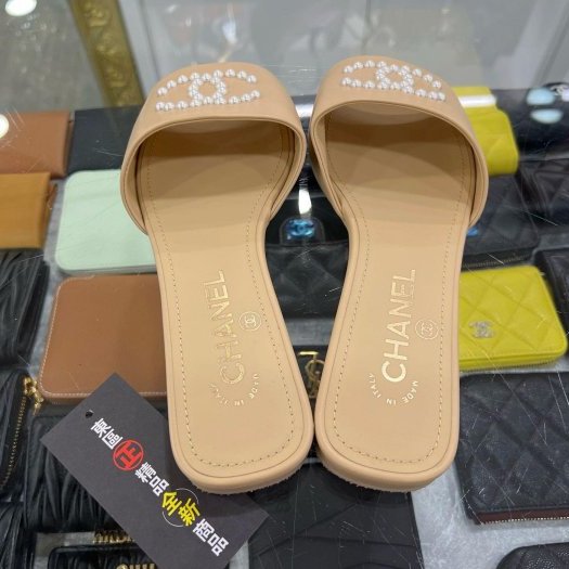 東區正精品㊣CHANEL G38360 全新香奈兒駝色全皮珍珠雙C鞋拖鞋 36.5號 RZ6301-1
