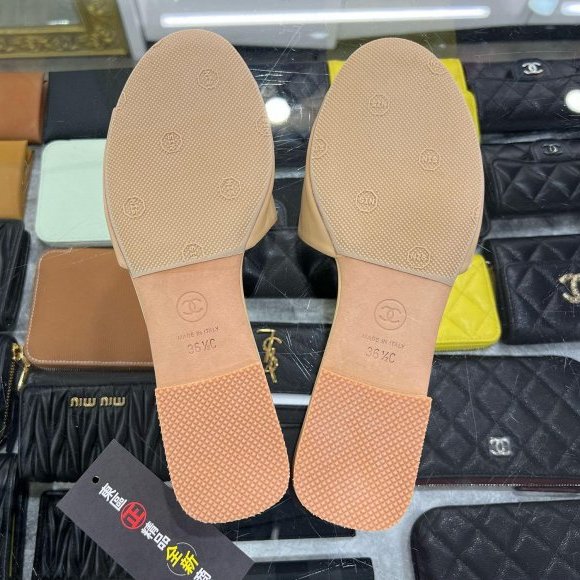 東區正精品㊣CHANEL G38360 全新香奈兒駝色全皮珍珠雙C鞋拖鞋 36.5號 RZ6301-6