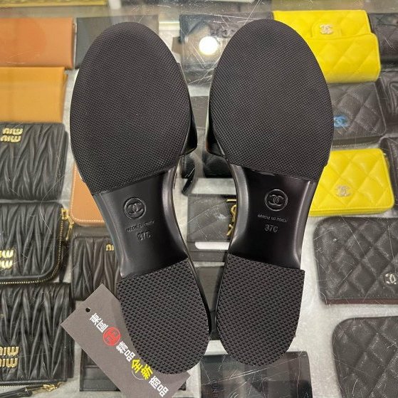 東區正精品㊣CHANEL G45499全新香奈兒黑色山茶花全皮金雙C涼鞋拖鞋 37號 RZ6302-8